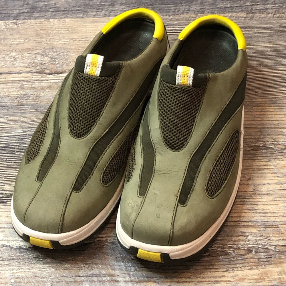 Cole Haan Women's slip on Olive Green Suede Sneakers 7.5AA water spot L toe
